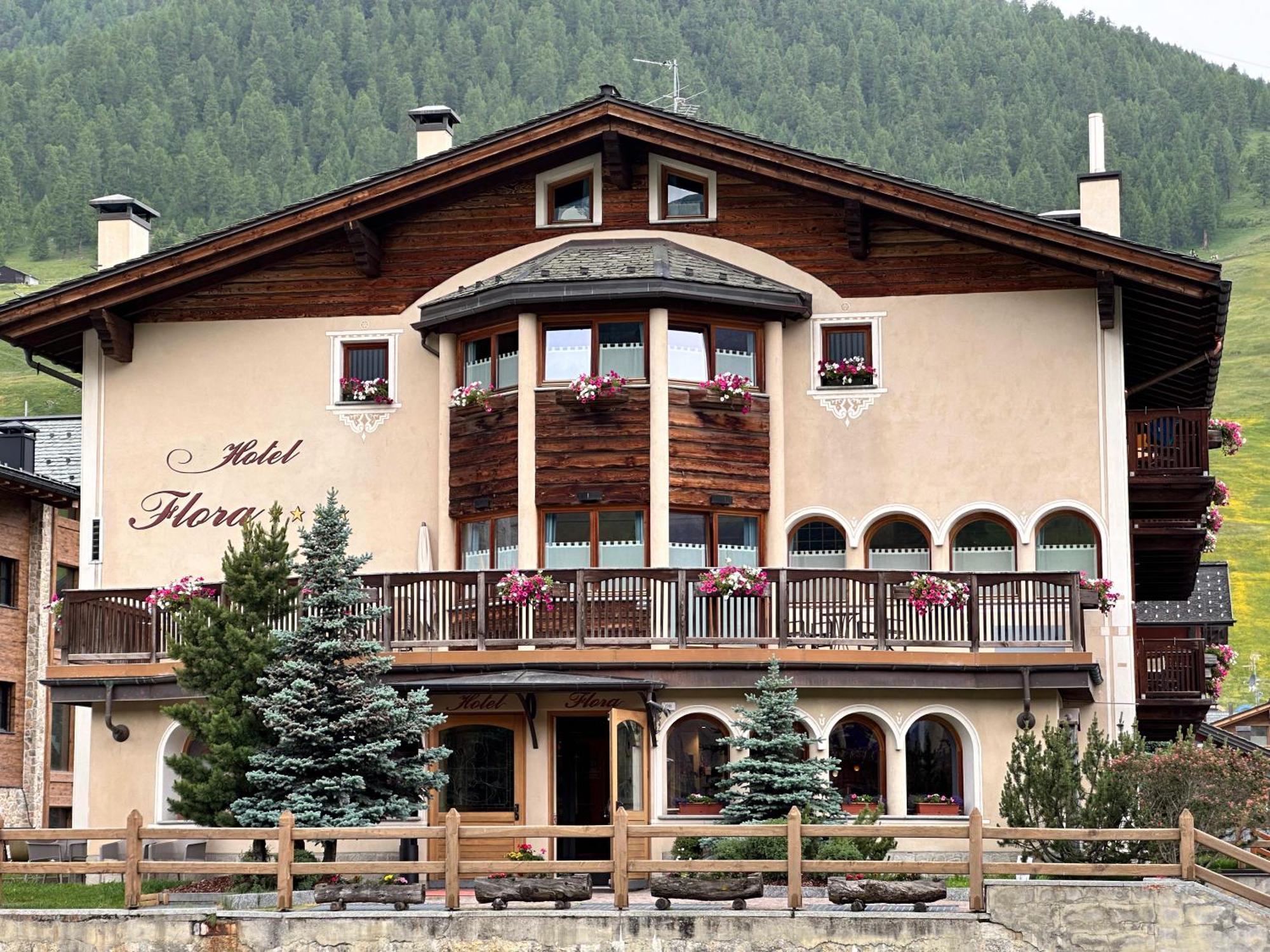 Hotel Flora Livigno Extérieur photo